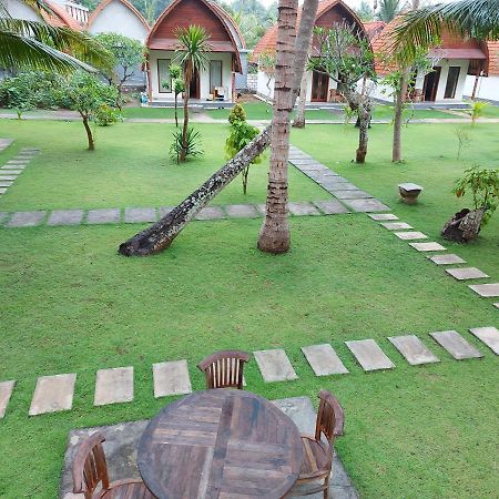 The Tinsi Hotel Toyapakeh ภายนอก รูปภาพ